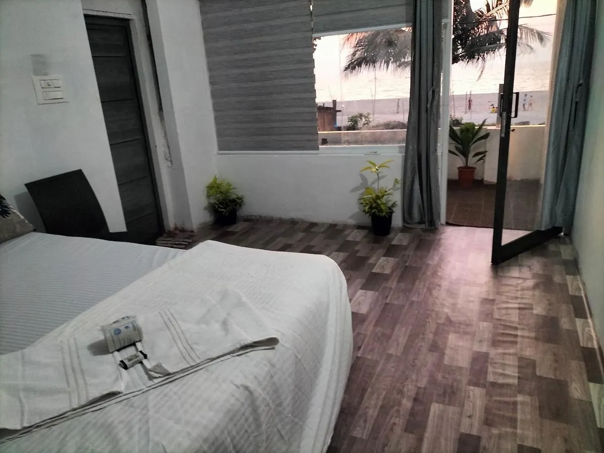 Funky Art Beach House Alappuzha Bed & Breakfast